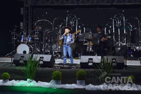 Sexta-feira no VI Canta Caroba
