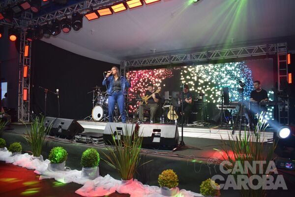 Sexta-feira no VI Canta Caroba